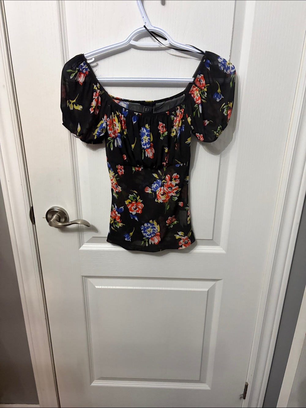 Black Floral Puff-Sleeve Blouse